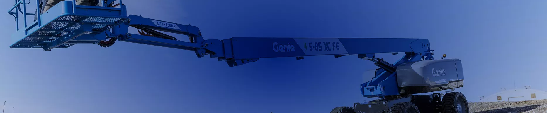 Plataforma articulada de elevación Genie para trabajos en altura en obra